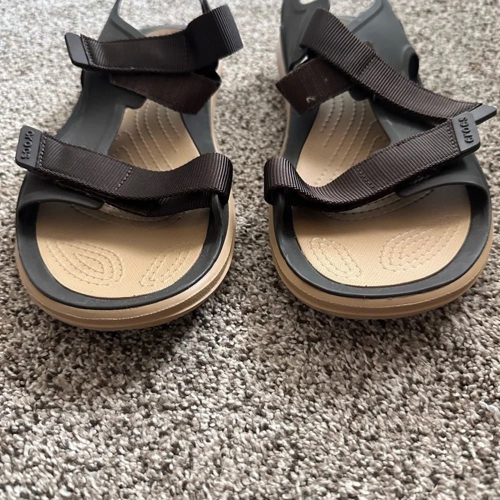 CROCS MEN'S SWIFTWATER EXPEDITION SANDAL, tan & brown SIZE 11